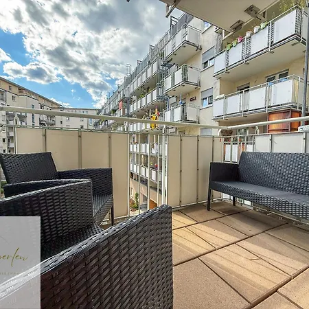 - Newtown - Balkon Apartment